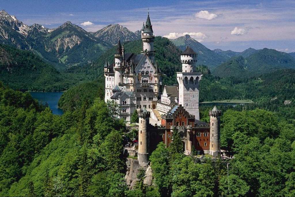 Neuschwanstein and Linderhof Royal Castles - Imagen 1